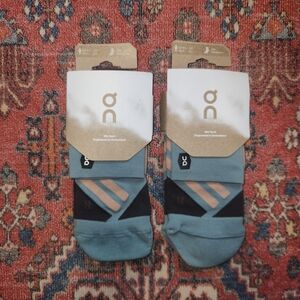 Womens On Running Athletic Socks Pair Of 2 Size 8.5 To 9.5